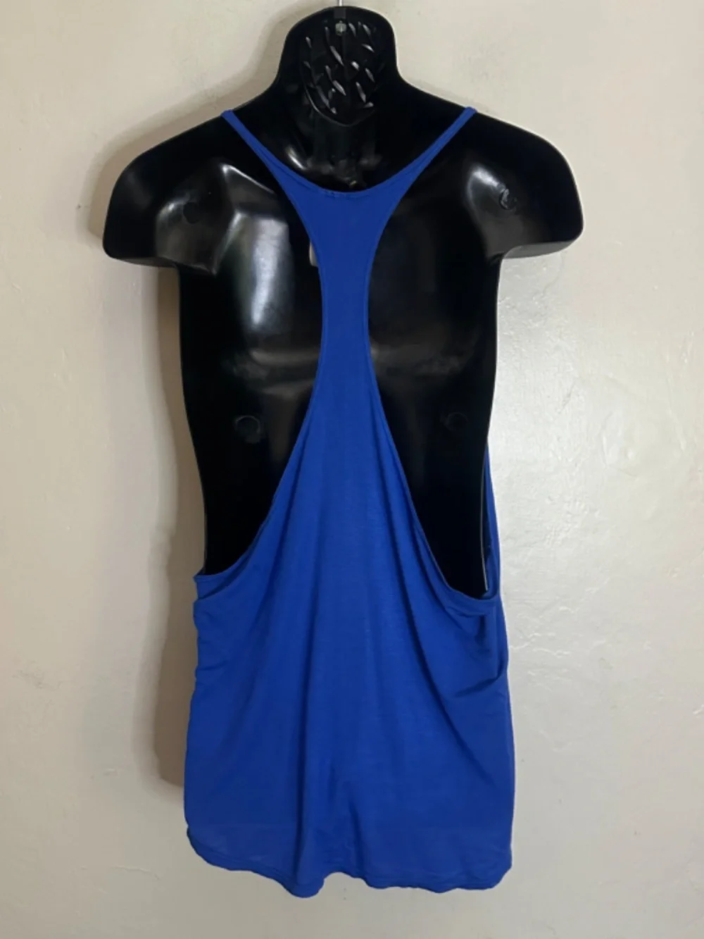 GIGO Stringer Tank Top Large Gently worn 96% polyester/4% spandex 20" armpits - Picture 4 of 5